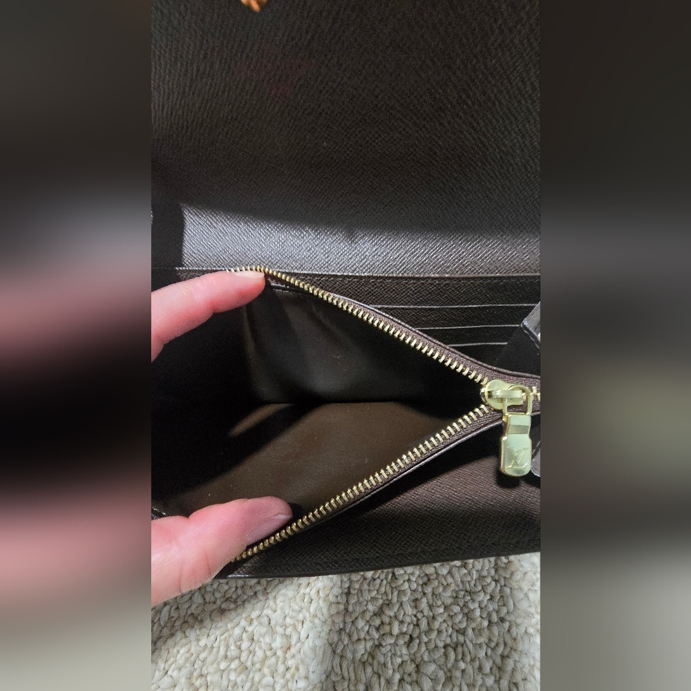 Louis Vuitton Damier Ebene Sarah Wallet - Picture 12 of 16